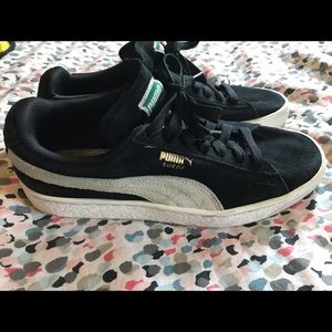 Great condition Puma suede shoes!